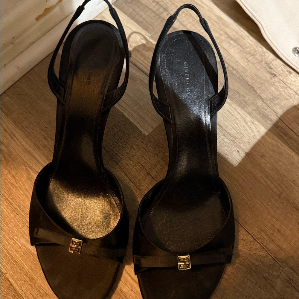 Chic Black Slingback Sandals